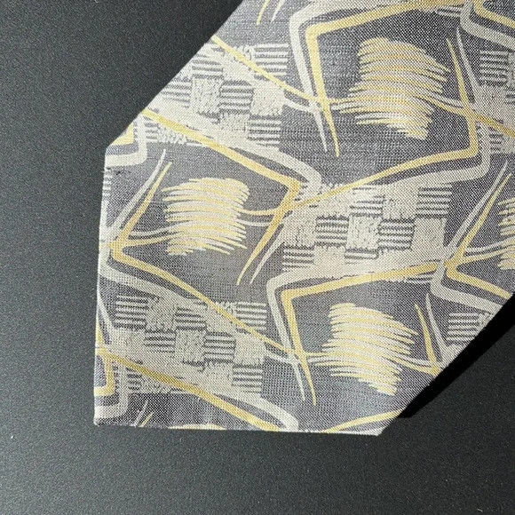 Vintage Giorgio Armani tie, c. 80s - Picture 2 of 5